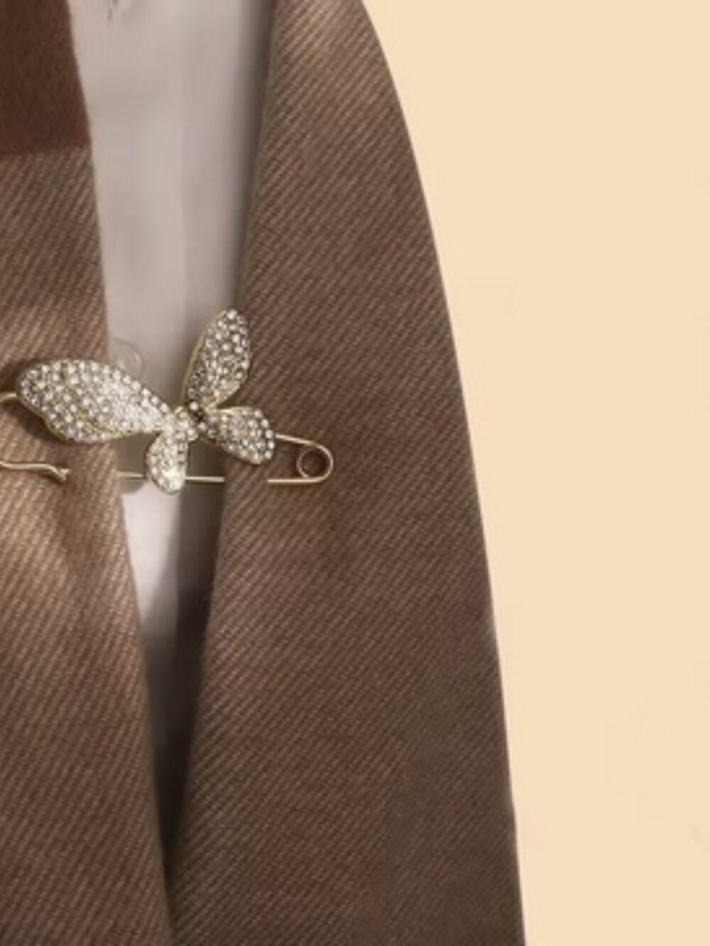 Brooch / Lapel Pin ~ Butterfly Safety Pin Crystals & Amor Pearls DP-1626